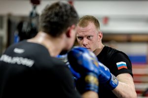 Рукопашный бой между сотрудниками личной охраны