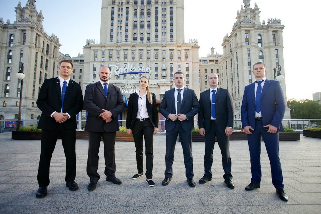 Сотрудники вооруженной личной охраны